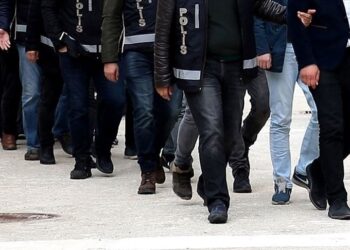 FETÖ’nün Kara Kuvvetleri Komutanlığı yapılanmasına operasyon: 15 gözaltı