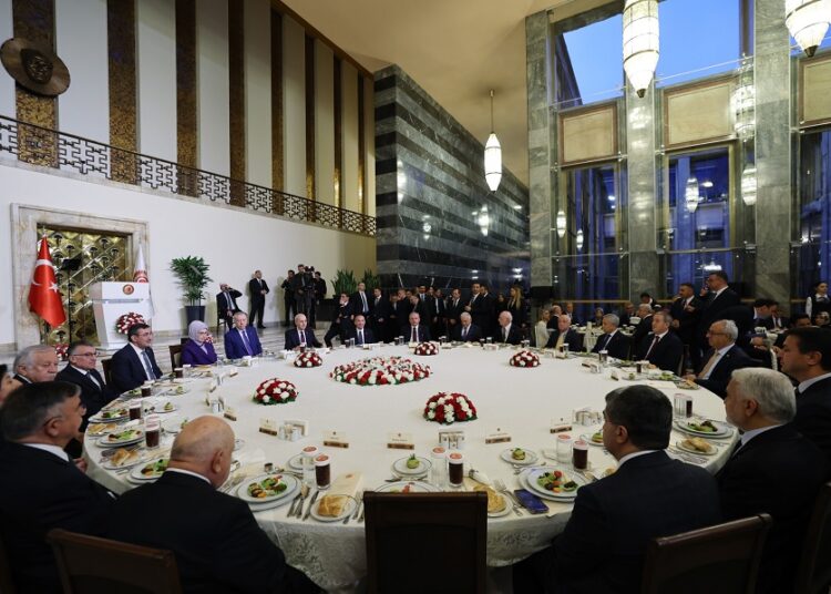 Hüsnü Yusuf Turabiç yazdı I Eksik iftar! 1 Hüsnü Yusuf Turabiç yazdı I Eksik iftar!