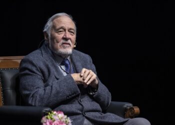 Yoğun bakımda tedavi gören tarihçi İlber Ortaylı hayatını kaybetti