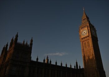 Lordlar Kamarasından dük, kont ve vikontlara şok: Üyelikleri sona erdirildi 12 Lordlar Kamarasından dük, kont ve vikontlara şok: Üyelikleri sona erdirildi