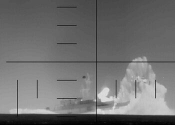 ABD, İran savaş gemisini batırdı