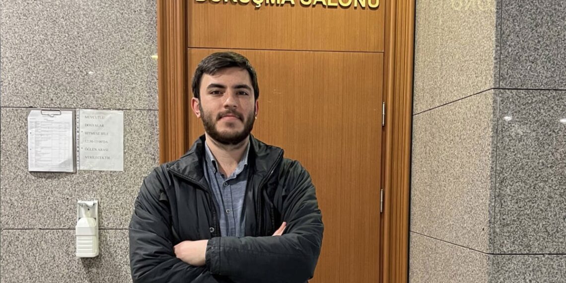 Gazeteci İsmail Arı “halkı yanıltıcı bilgiyi alenen yayma” suçlamasıyla tutuklandı