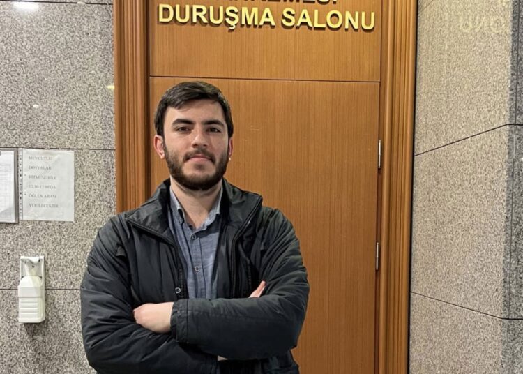 Gazeteci İsmail Arı “halkı yanıltıcı bilgiyi alenen yayma” suçlamasıyla tutuklandı 1 Gazeteci İsmail Arı “halkı yanıltıcı bilgiyi alenen yayma” suçlamasıyla tutuklandı
