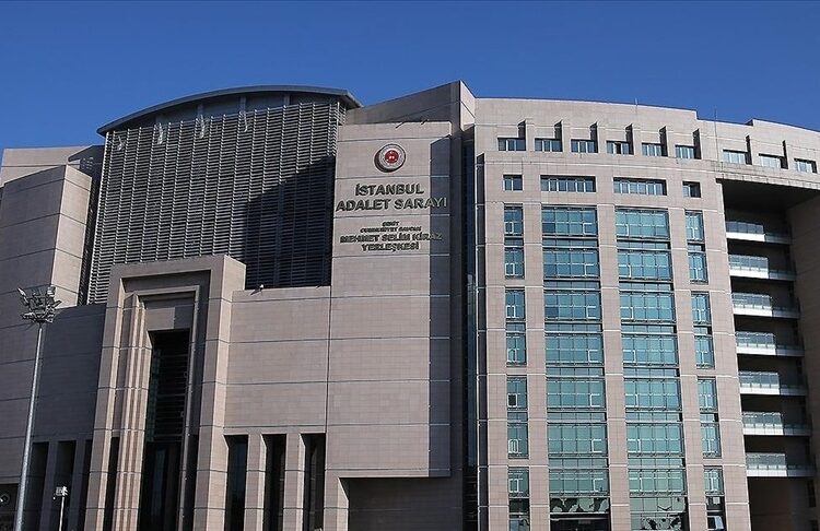 “Rüşvete aracılık” iddiasıyla eski savcı hakkında 22 yıl hapis istendi