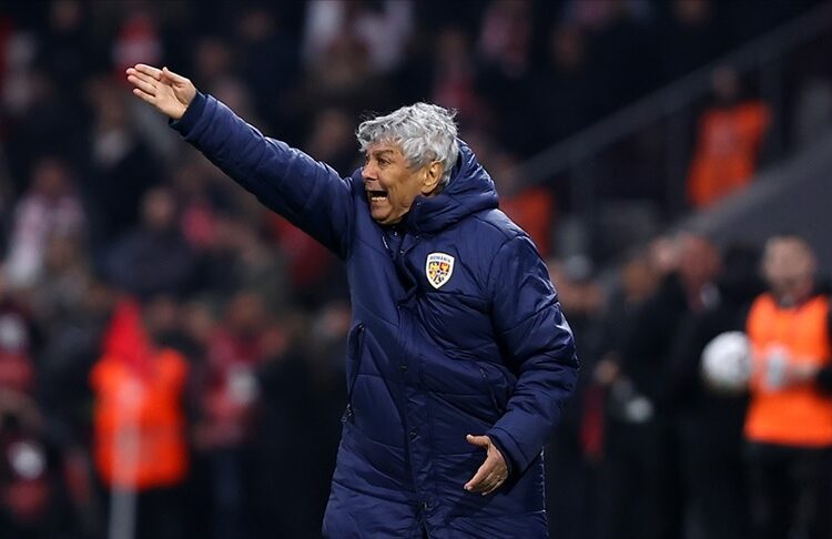 Milli takım kampında fenalaşan Mircea Lucescu, hastaneye kaldırıldı 1 Milli takım kampında fenalaşan Mircea Lucescu, hastaneye kaldırıldı