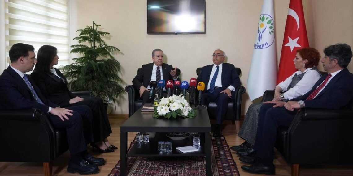 Anasayfa 65 MHP’nin DEM Parti’ye bayram ziyaretinde süreç konuşuldu