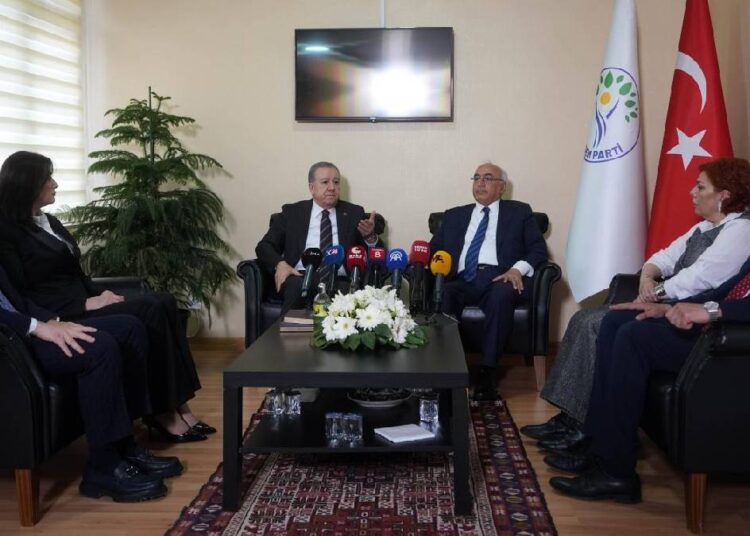 MHP'nin DEM Parti’ye bayram ziyaretinde süreç konuşuldu 1 MHP’nin DEM Parti’ye bayram ziyaretinde süreç konuşuldu