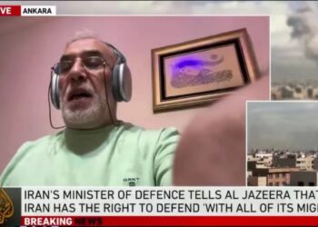 Canlı yayına pijamalı bağlantı tepki çekti