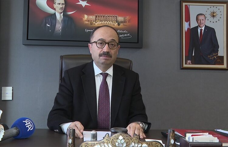 AK Parti'nin şair vekili: Şiir okumak ve yazmak çok muhteşem hissettiriyor 1 AK Parti’nin şair vekili: Şiir okumak ve yazmak çok muhteşem hissettiriyor