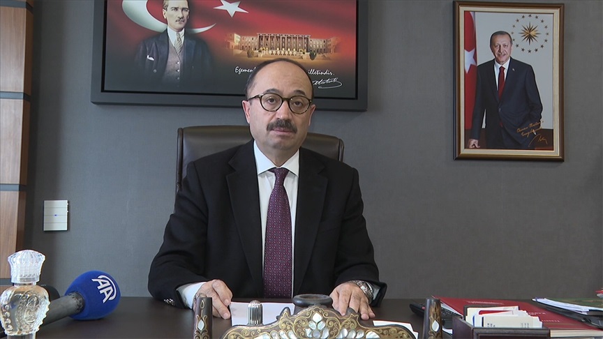 Anasayfa 66 AK Parti’nin şair vekili: Şiir okumak ve yazmak çok muhteşem hissettiriyor