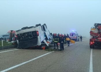 Kozan’da otobüs kazası: 2 ölü, 23 yaralı