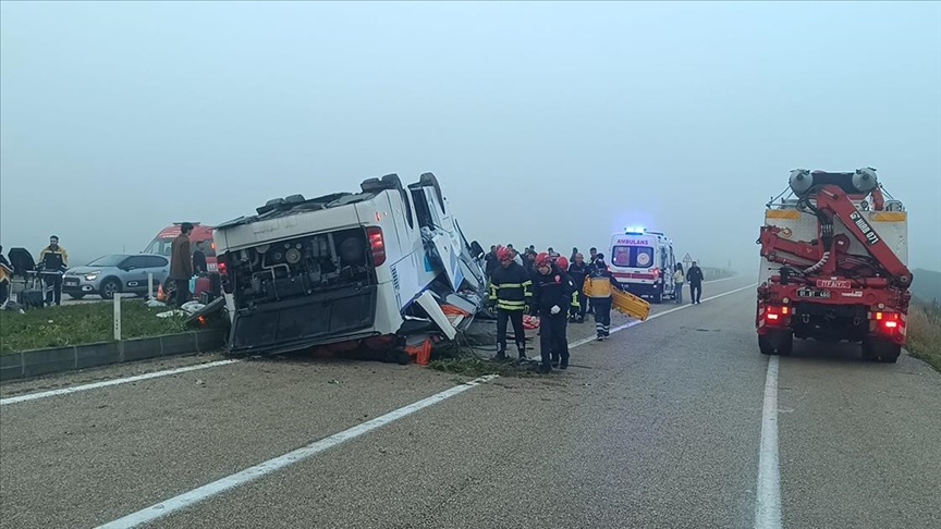 Kozan’da otobüs kazası: 2 ölü, 23 yaralı
