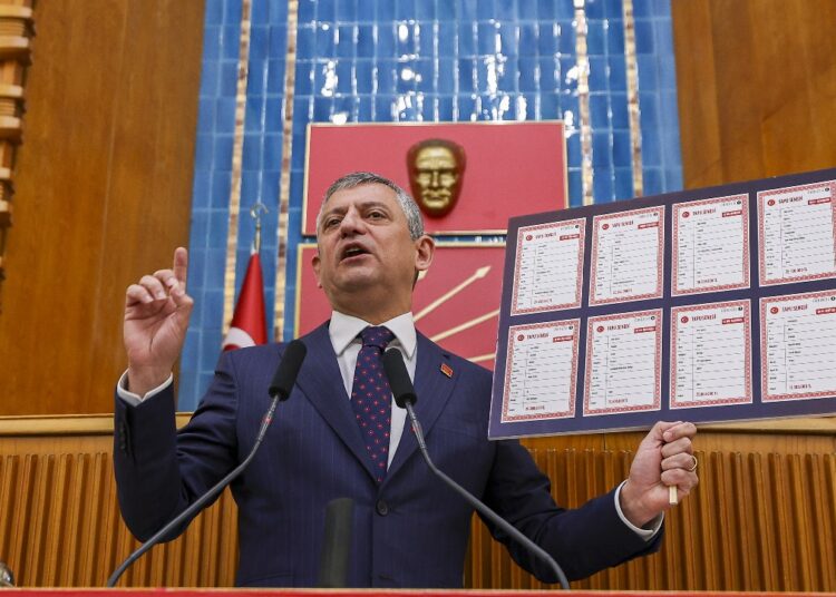 Özgür Öze’den “AK Parti’den belge yağıyor” iddiası