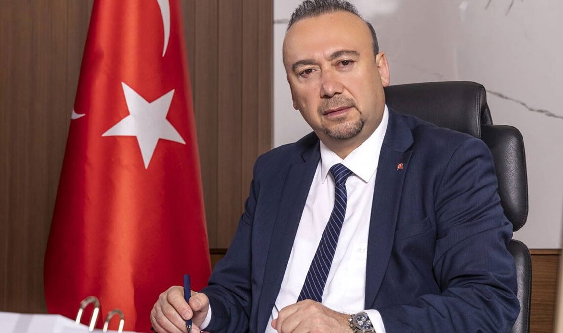 Uşak Belediye Başkanı Özkan Yalım CHP'den ihraç edildi 1 Gözaltına alınan Özkan Yalım’ın işletmelerine polis baskın düzenledi