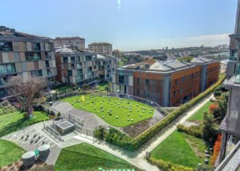 Ünlülerin yaşadığı sitenin yöneticisi aidatları kumarda harcamış 