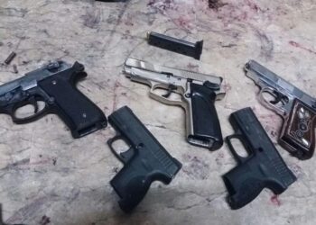 Yasa dışı silah ticareti yapan kişinin evinden cephanelik çıktı