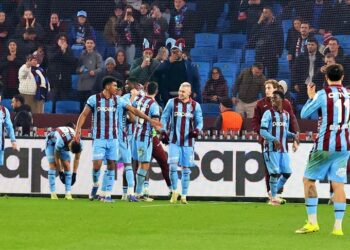 Karadeniz derbisini kazanan Trabzonspor zirve yarışına ortak oldu