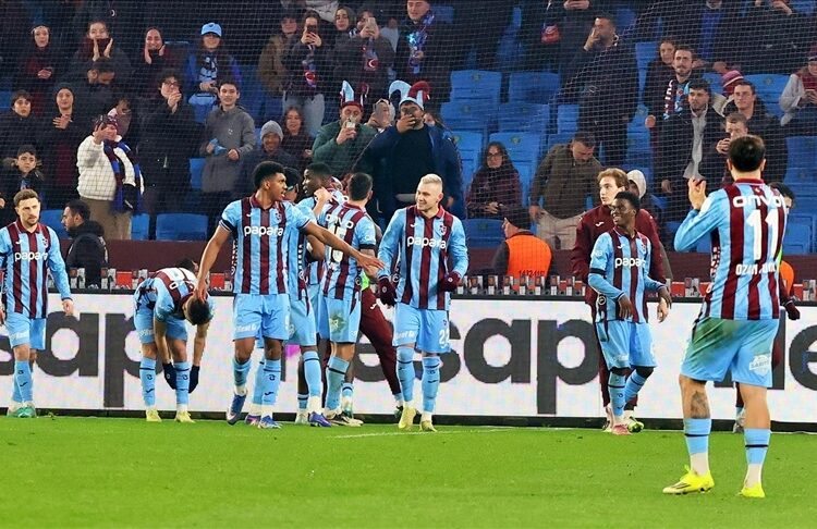 Karadeniz derbisini kazanan Trabzonspor zirve yarışına ortak oldu