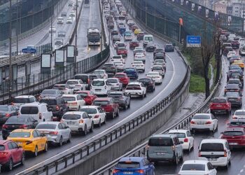 Yollarda bayram tatilinden dönüş yoğunluğu başladı 2 Yollarda bayram tatilinden dönüş yoğunluğu başladı