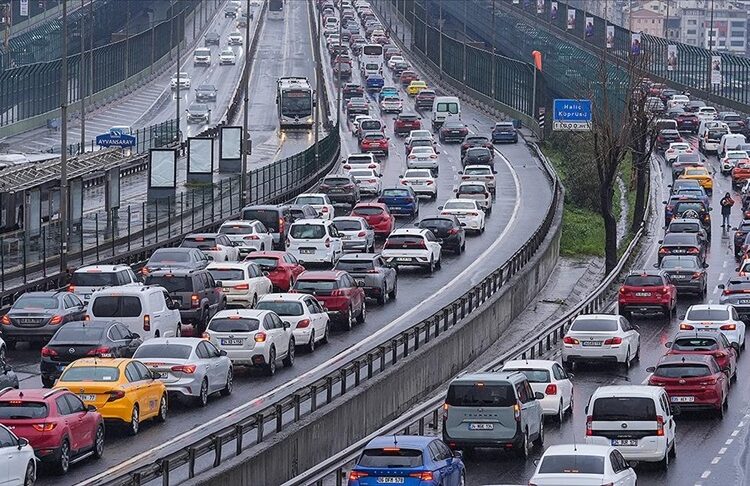 Yollarda bayram tatilinden dönüş yoğunluğu başladı 1 Yollarda bayram tatilinden dönüş yoğunluğu başladı