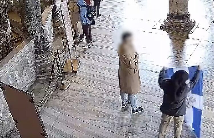 Ayasofya'da sembolik bayrak açan 2 şüpheli tutuklandı 1 Ayasofya’da sembolik bayrak açan 2 şüpheli tutuklandı
