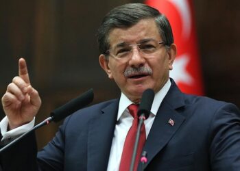 Davutoğlu KHK’lı ailelere ilişkin Erdoğan’a çağrı yaptı