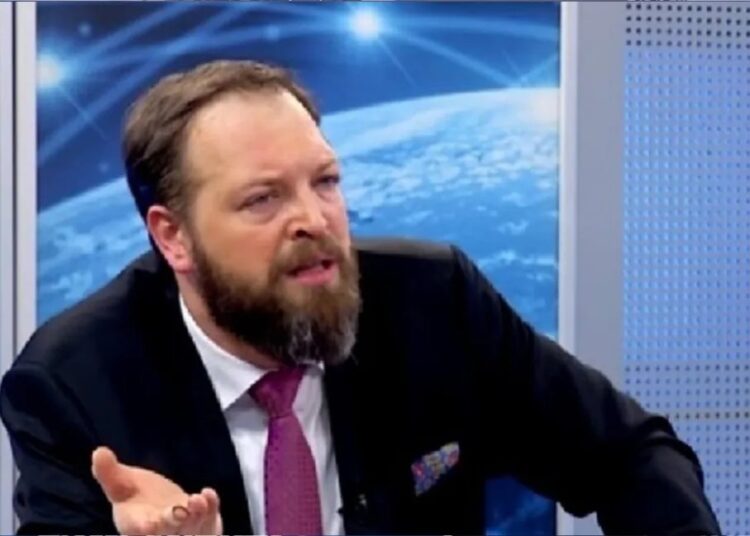 Hakkında yakalama kararı olan Fatih Tezcan yurtdışına kaçtı 1 Hakkında yakalama kararı olan Fatih Tezcan yurtdışına kaçtı