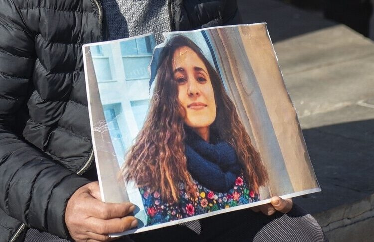 Lüks BMW'deki DNA'larla karşılaştırmak için Doku ailesinden DNA örneği alındı 1 Lüks BMW’deki DNA’larla karşılaştırmak için Doku ailesinden DNA örneği alındı