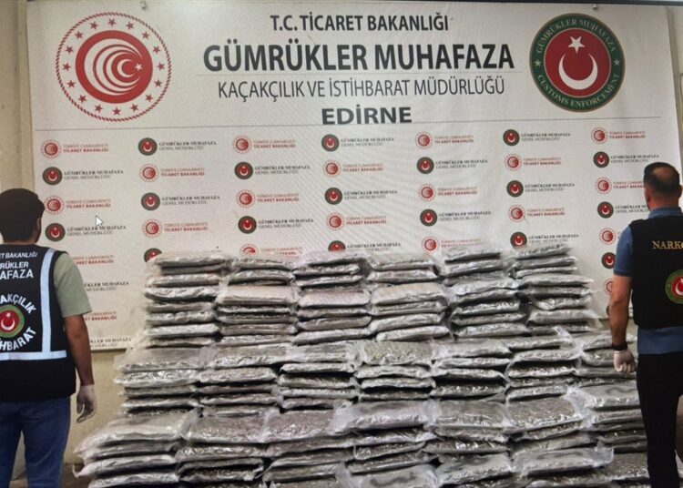 Gümrüklerde 420 kilogram uyuşturucu ele geçirildi 1 Gümrüklerde 420 kilogram uyuşturucu ele geçirildi