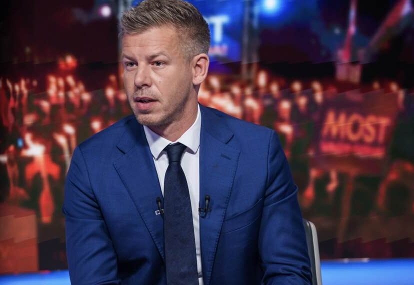 Magyar işe devlete ait M1 haber kanalını kapatarak başladı