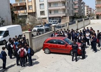 Gaziantep’te okul önünde öğrenciye silahla ateş açıldı