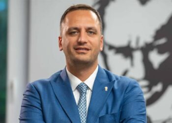 Bornova Belediyesi’ne ‘nitelikli dolandırıcılık’ operasyonu