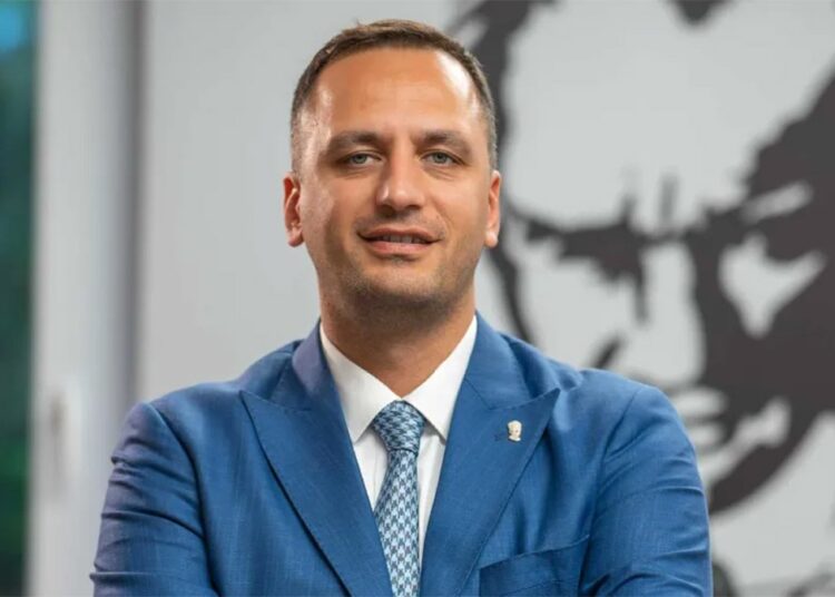 Bornova Belediyesi'ne 'nitelikli dolandırıcılık' operasyonu 1 Bornova Belediyesi’ne ‘nitelikli dolandırıcılık’ operasyonu