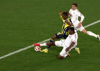 Emmanuel Agbadou: Pozisyonun penaltıyla alakası yok, ceza sahası içerisinde bile değil