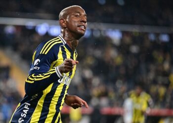 Talisca’nın penaltılarıyla Fenerbahçe 7 puandan oldu