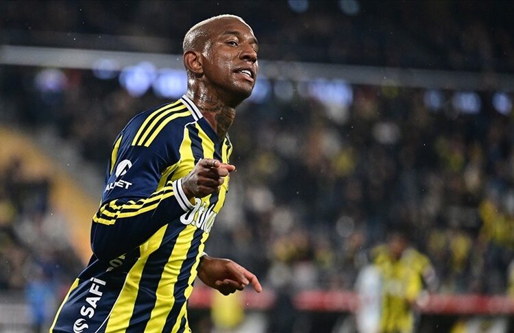 Talisca'nın penaltılarıyla Fenerbahçe 7 puandan oldu 1 Talisca’nın penaltılarıyla Fenerbahçe 7 puandan oldu