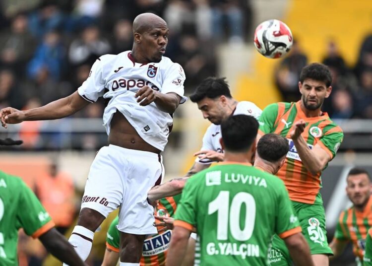 Şampiyonluk yarışındaki Trabzonspor 2 puan kaybetti 1 Şampiyonluk yarışındaki Trabzonspor 2 puan kaybetti
