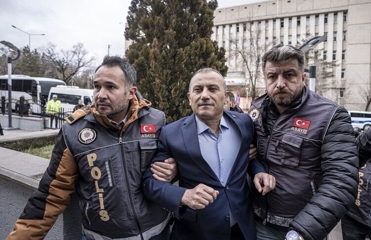 Vali Sonel'in araçlarında Gülistan Doku'nun DNA'sı aranacak 1 Tunceli Barosu Sonel’in isminin cadde ve sokaklardan kaldırılmasını istedi