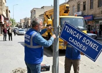 Adı iki caddeye birden verilmiş: Sonel’in isminin yazılı olduğu tabelalar kaldırıldı