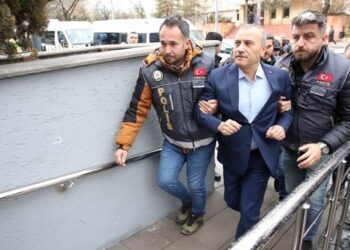 Eski vali Sonel’e kelepçe takılmamasına Doku ailesinden tepki