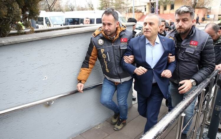 Eski vali Sonel’e kelepçe takılmamasına Doku ailesinden tepki