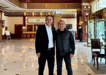 İş insanı Demirci'den sosyal medyasında Vali Sonel temizliği 7 İş insanı Demirci’den sosyal medyasında Vali Sonel temizliği