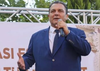 Eşme Belediye Başkanı Yılmaz Tozan ve eşi gözaltına alındı