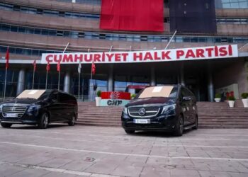 CHP’de haram makam aracı tartışması