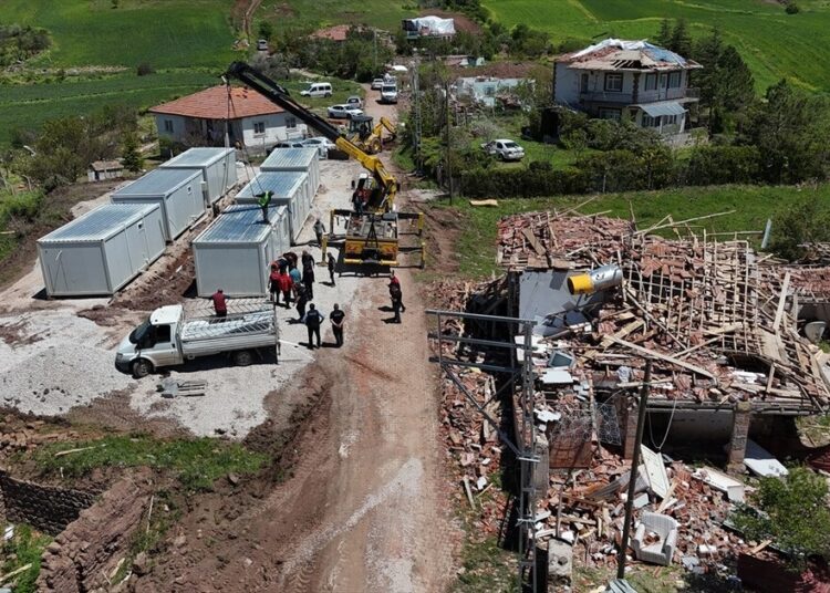 Çorum'da hortum iki köyde evleri yıktı 1 Çorum’da hortum iki köyde evleri yıktı
