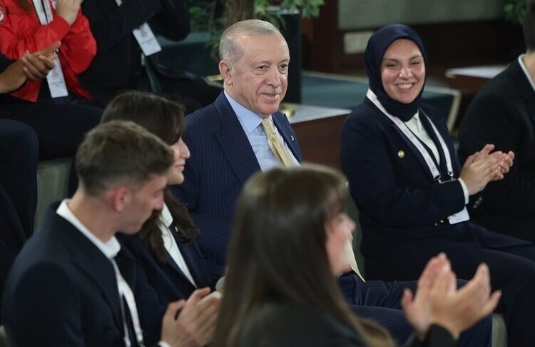 Gençlerle buluşan Erdoğan: Sosyal medya gençliğimizin en büyük sorunu