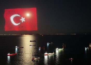 İstanbul’un fethinin 573. yıl dönümünde dronlu ışık gösterisi