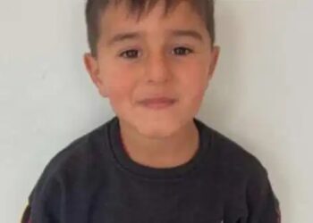 Kayıp olarak aranan çocuk, evlerinin damında hareketsiz bulundu