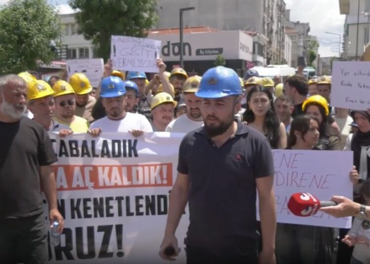 Maden işçileri maaşlarını alamadıkları için bayramda eylemde 1 Maden işçileri maaşlarını alamadıkları için bayramda eylemde
