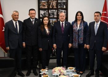 MHP’den CHP Genel Merkezi’ne bayram ziyareti